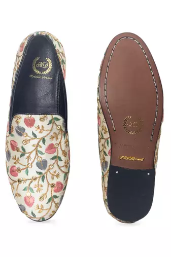 Beige embroidered ethnic kalamkari slipons