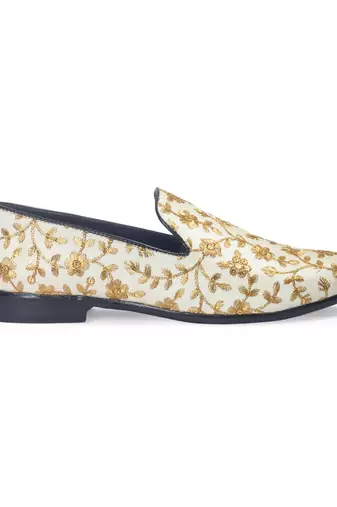 Beige embroidered ethnic swarnam slipons