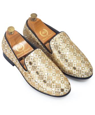 Beige embroidered ethnic darpan slipons 1