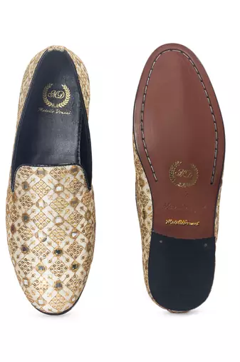 Beige embroidered ethnic darpan slipons
