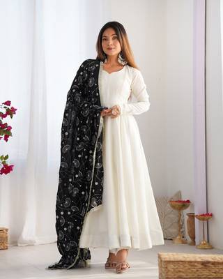 Soft Vichitra Silk Fully Flair Kali Pattern And Canvas Patta Kurti With Dupatta And Pent 1