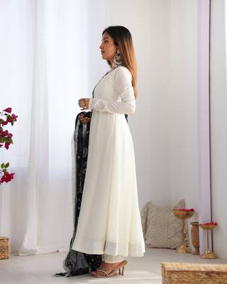 Soft Vichitra Silk Fully Flair Kali Pattern And Canvas Patta Kurti With Dupatta And Pent 4