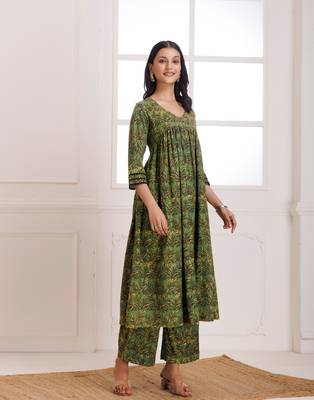 Green dabu hand block printed cotton gathered kurta pant 1
