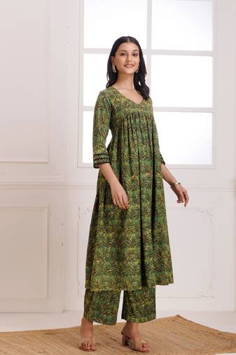 Green dabu hand block printed cotton gathered kurta pant