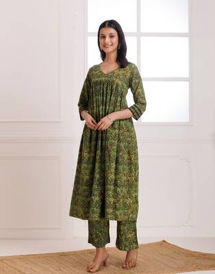 Green dabu hand block printed cotton gathered kurta pant 3