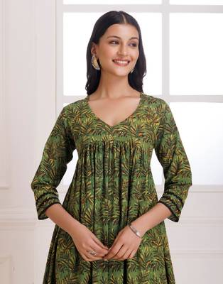 Green dabu hand block printed cotton gathered kurta pant 5