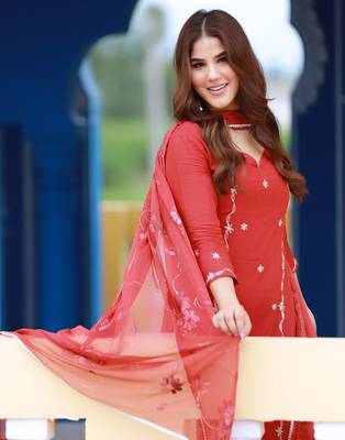 Heer red hand embroidered silk kurta pant with hand painted dupatta 2