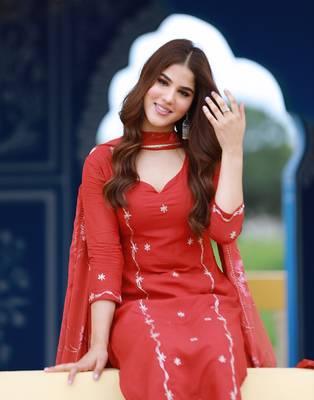 Heer red hand embroidered silk kurta pant with hand painted dupatta 3