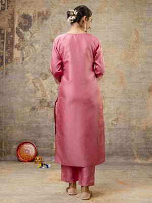 Women's embroidery silk blend straight kurta with pant & organza dupatta set 3