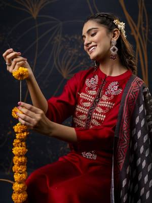 Women's cotton silk blend embroidered straight kurta pants set with chanderi print dupatta 2