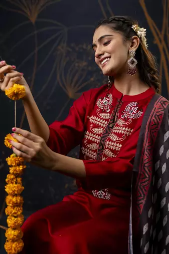 Women's cotton silk blend embroidered straight kurta pants set with chanderi print dupatta