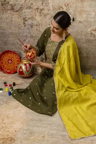 Women's embroidery silk blend straight kurta with pant & chanderi dupatta set