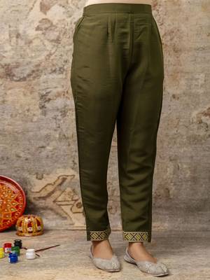 Women's embroidery silk blend straight kurta with pant & chanderi dupatta set 4