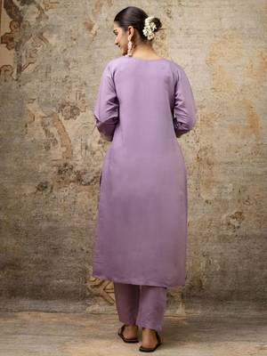 Women's embroidery silk blend straight kurta with pant & chanderi dupatta set 3