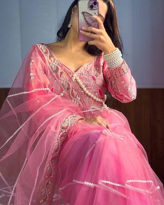 Pink net embroidery sequins hand diamond work lace border saree with unstitched blouse 4