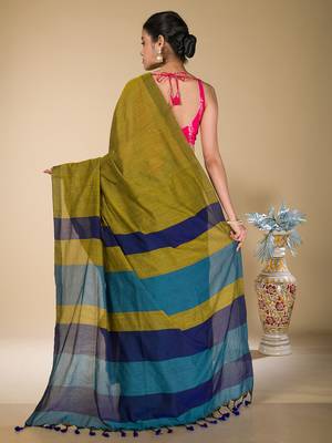 Olive Green And Blue Solid Khadi Saree 3