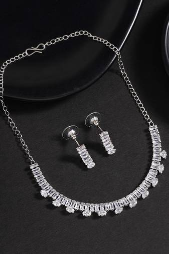 White color stone necklace set
