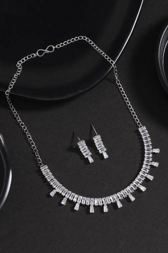 White color stone necklace set