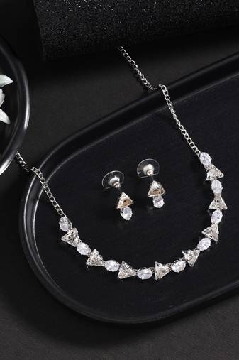 White color stone necklace set