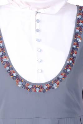 Dual color dungaree look embroidered abaya 3