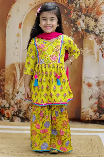 buti-jaal kurti sharara set