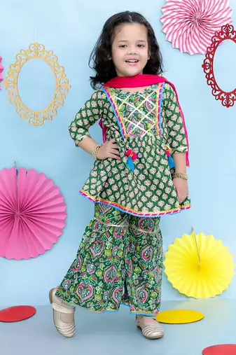buti-jaal kurti sharara set