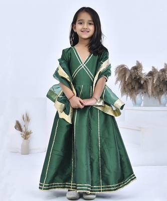 Green embroidered taffeta girls kurti set 2