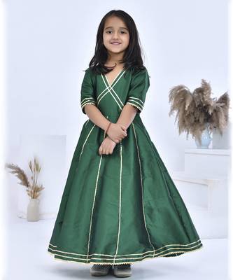 Green embroidered taffeta girls kurti set 3