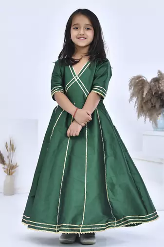 Green embroidered taffeta girls kurti set