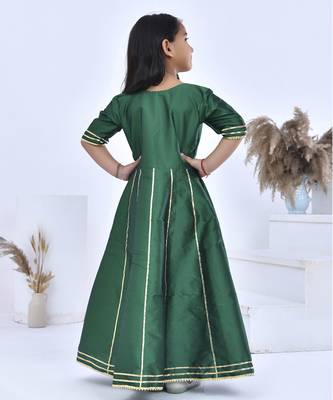 Green embroidered taffeta girls kurti set 4