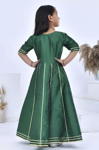 Green embroidered taffeta girls kurti set