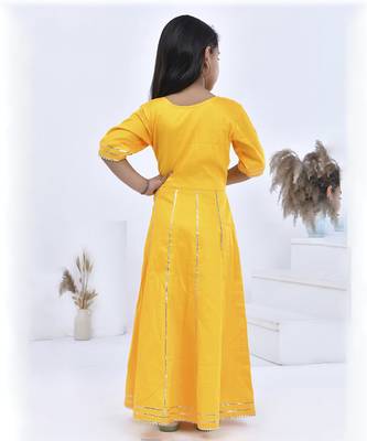Yellow embroidered cotton silk girls kurti set 4