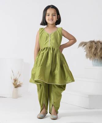 Green embroidered taffeta girls kurti set 1