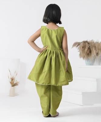 Green embroidered taffeta girls kurti set 2