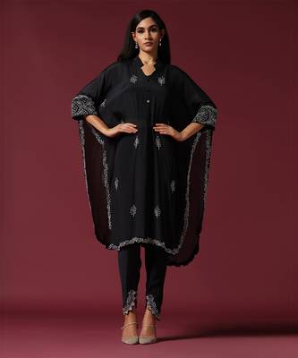 Black hand embroidered open seam kurta set 1