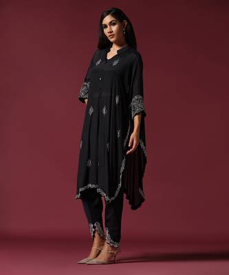 Black hand embroidered open seam kurta set 5
