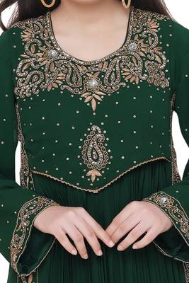 Paisely Embroidered Arabian Kaftan 4