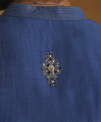 Blue hand embroidered chanderi kurta set 3