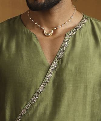 Green hand embroidered kurta set 4