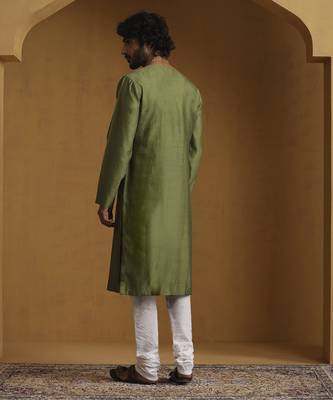 Green hand embroidered kurta set 5