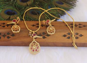 Matte finish peacock necklace set 1