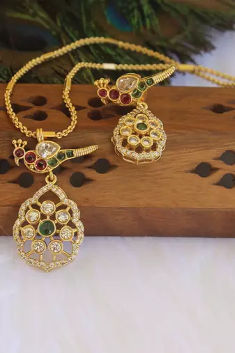 Matte finish peacock necklace set