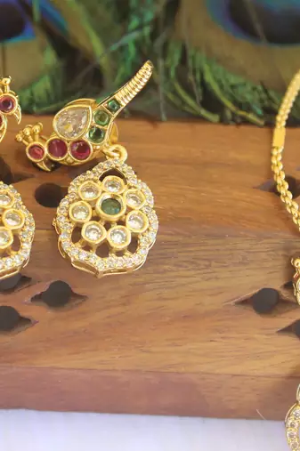 Matte finish peacock necklace set