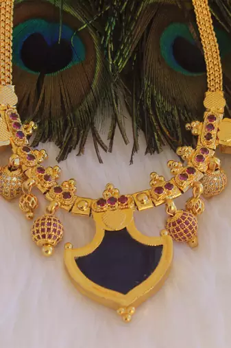 Red and white stone kerala palakka necklace
