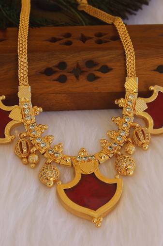 White stone kerala palakka necklace