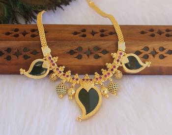 Mango shape green stone kerala style palakka necklace 1