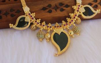 Mango shape green stone kerala style palakka necklace 2