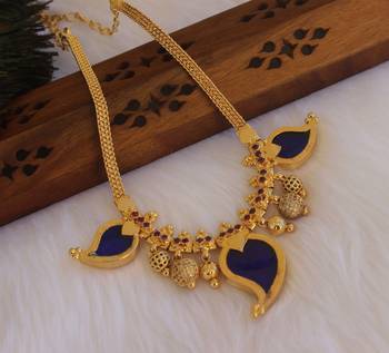 Mango shape green stone kerala style palakka necklace 4
