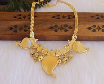 Mango shape green stone kerala style palakka necklace 5