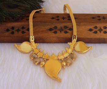 Mango shape green stone kerala style palakka necklace 5